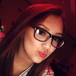 Meet your Posher, Clara